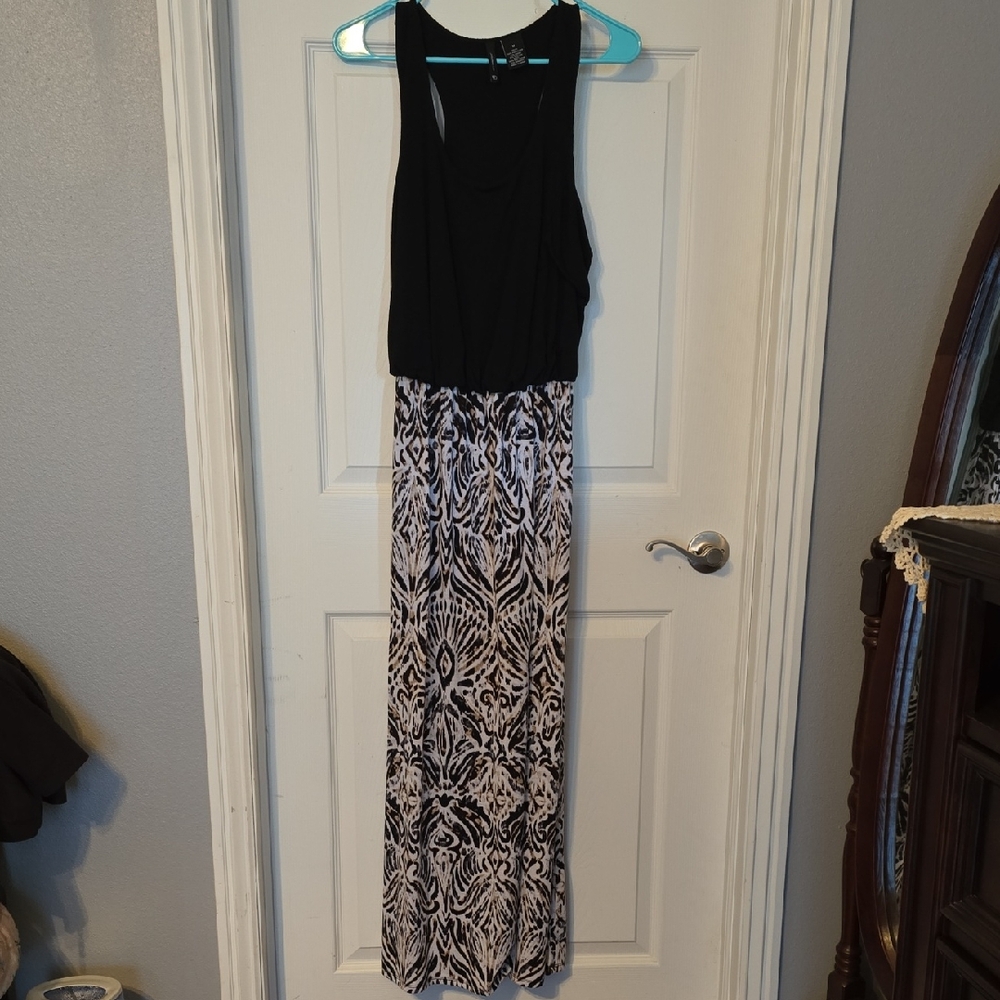 new directions Black Tank with Monochrome Printed Maxi Skirt